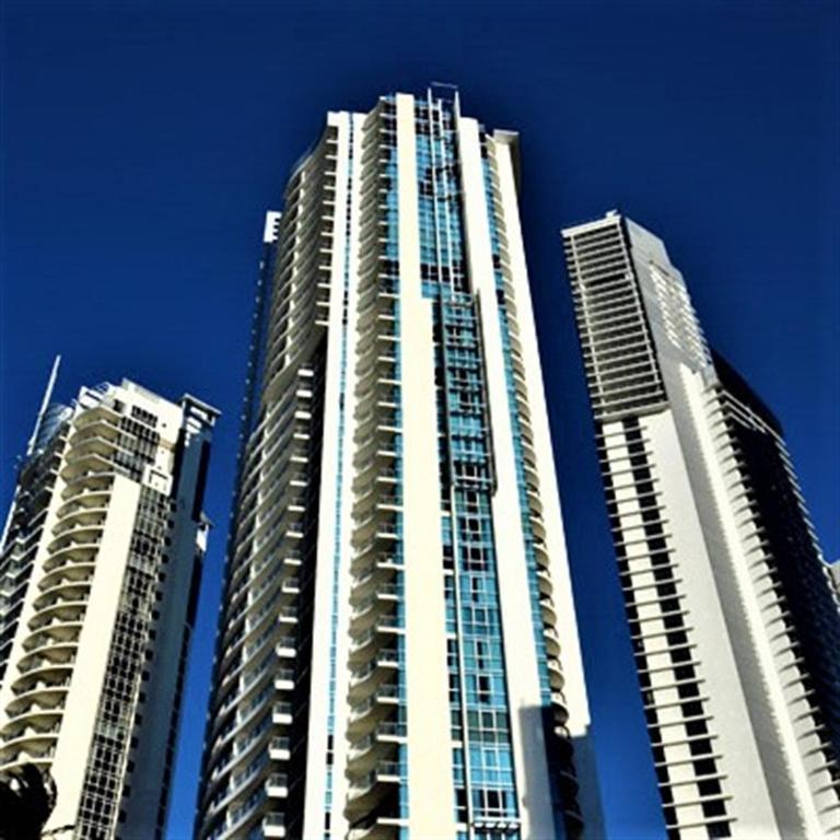 Deluxe Chevron Renaissance Apartment Гоулд Коуст Екстериор снимка