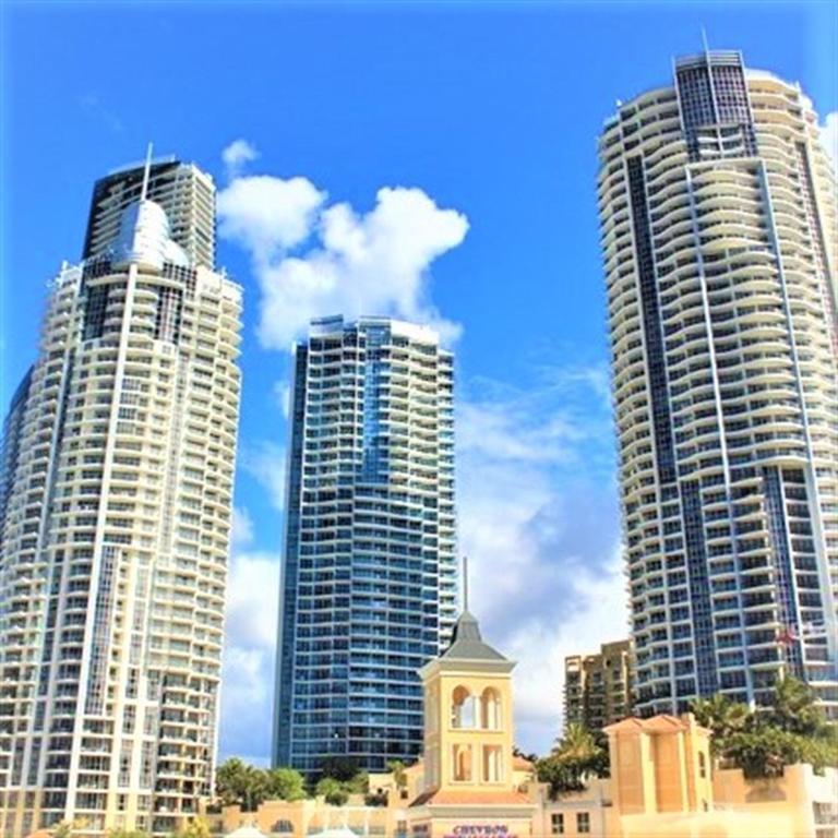 Deluxe Chevron Renaissance Apartment Гоулд Коуст Екстериор снимка