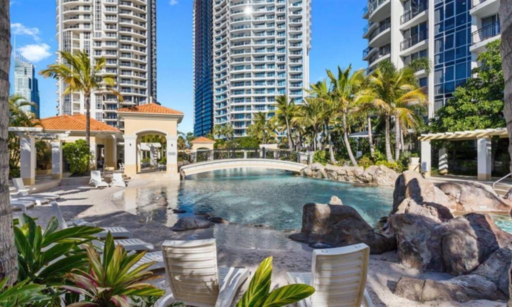 Deluxe Chevron Renaissance Apartment Гоулд Коуст Екстериор снимка