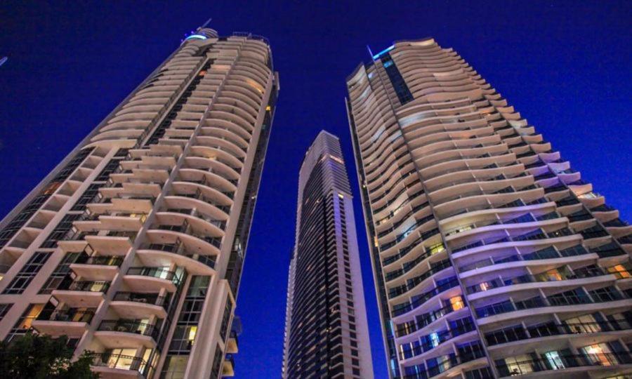 Deluxe Chevron Renaissance Apartment Гоулд Коуст Екстериор снимка