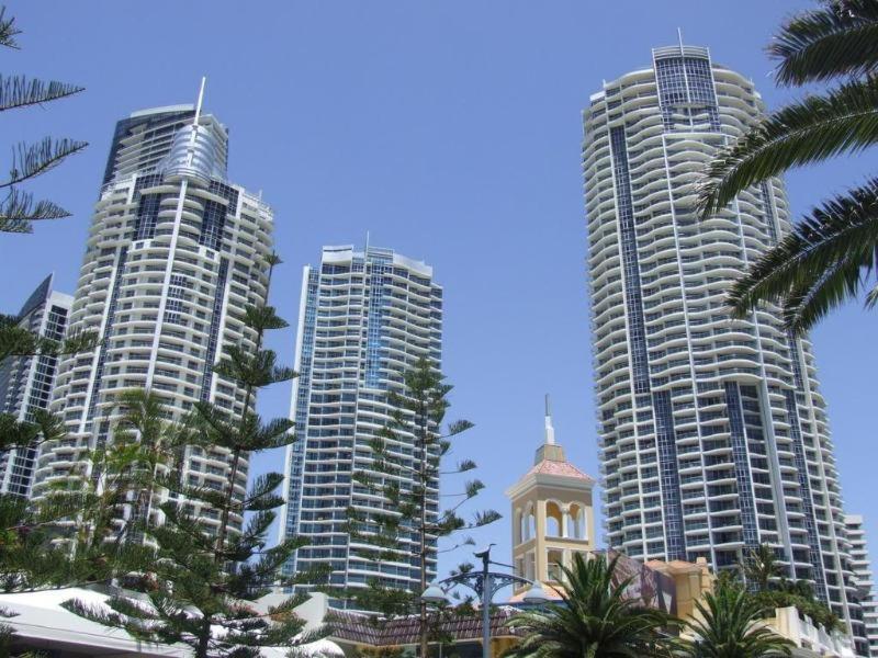 Deluxe Chevron Renaissance Apartment Гоулд Коуст Екстериор снимка