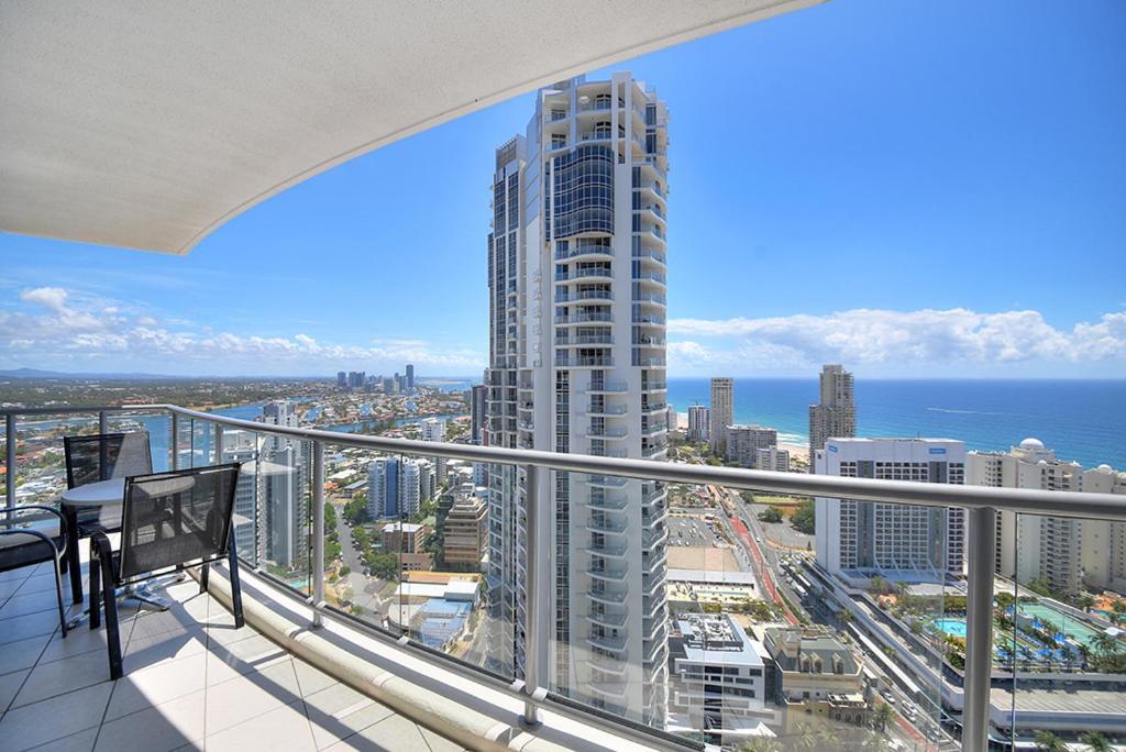 Deluxe Chevron Renaissance Apartment Гоулд Коуст Екстериор снимка